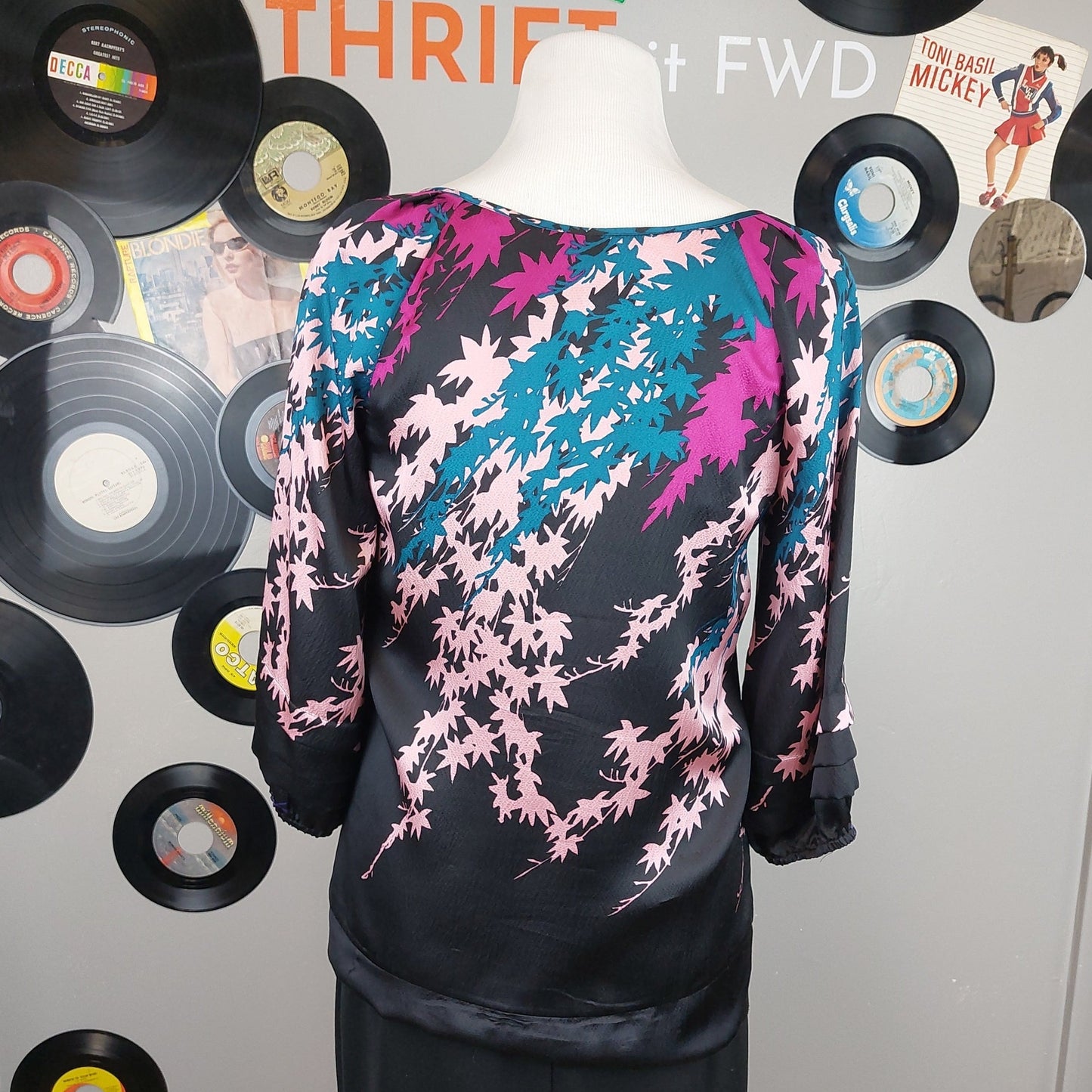 DVF 100% Silk  Size 6 Black Pink Teal  Ruffle Top Blouse