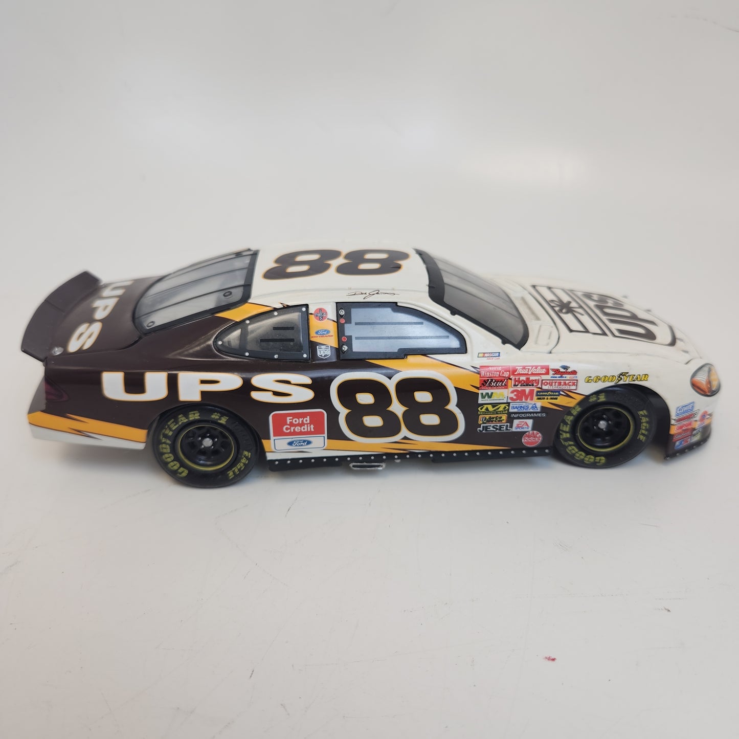 Mac Tools by Action 1:24 Scale Diecast #88 Dale Jarrett UPS NASCAR 2003