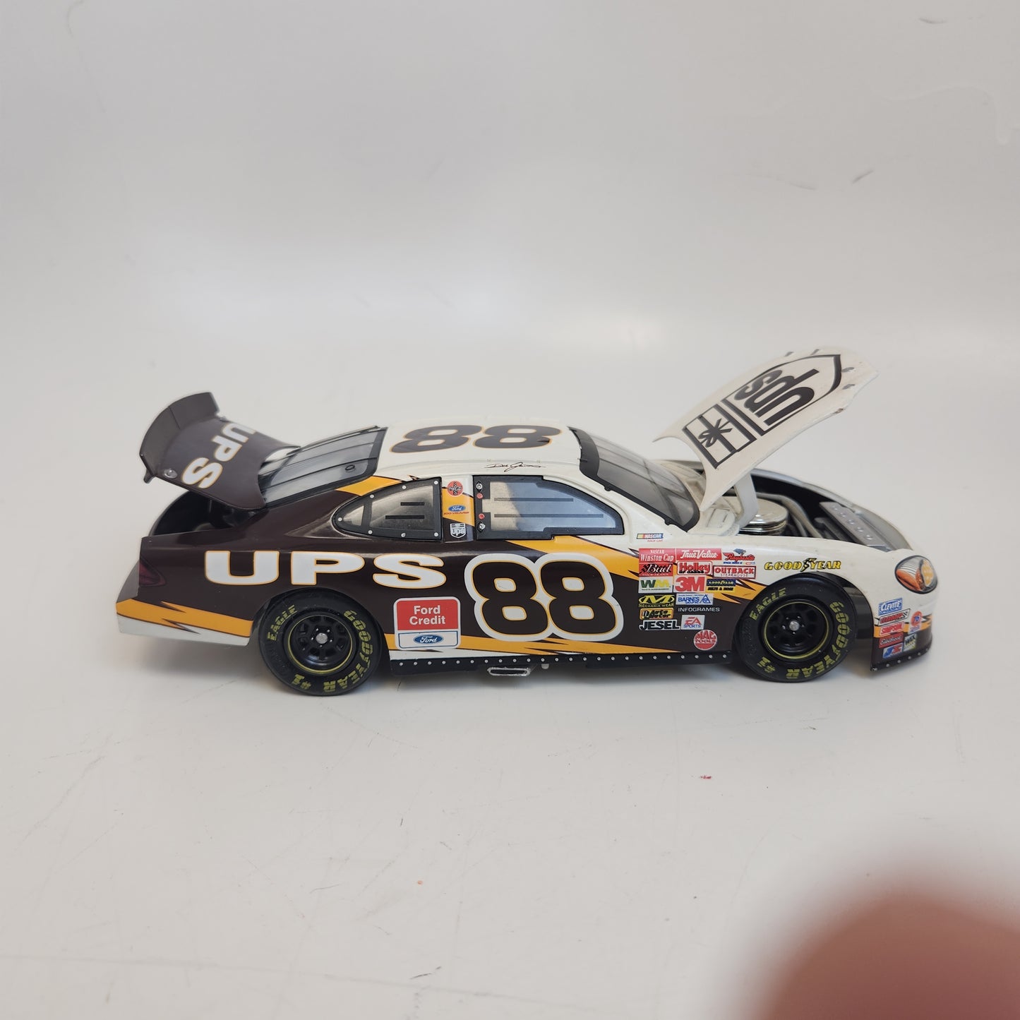 Mac Tools by Action 1:24 Scale Diecast #88 Dale Jarrett UPS NASCAR 2003