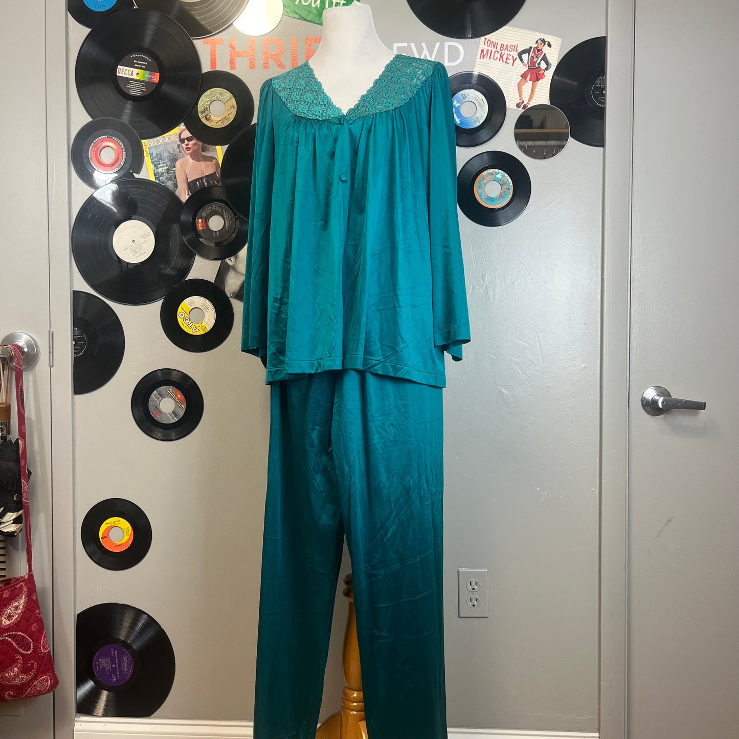 Vanity Fair Womens 2-Piece Pajama Set Size Large Emerald Green Lace Trimmed
