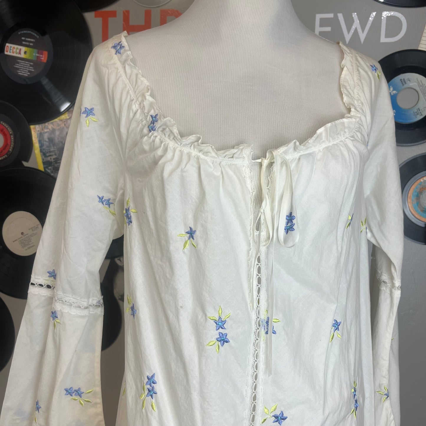 Vintage Victoria's Secret Floral Embroidered Peasant Cottagecore Nightie Shirt Sm