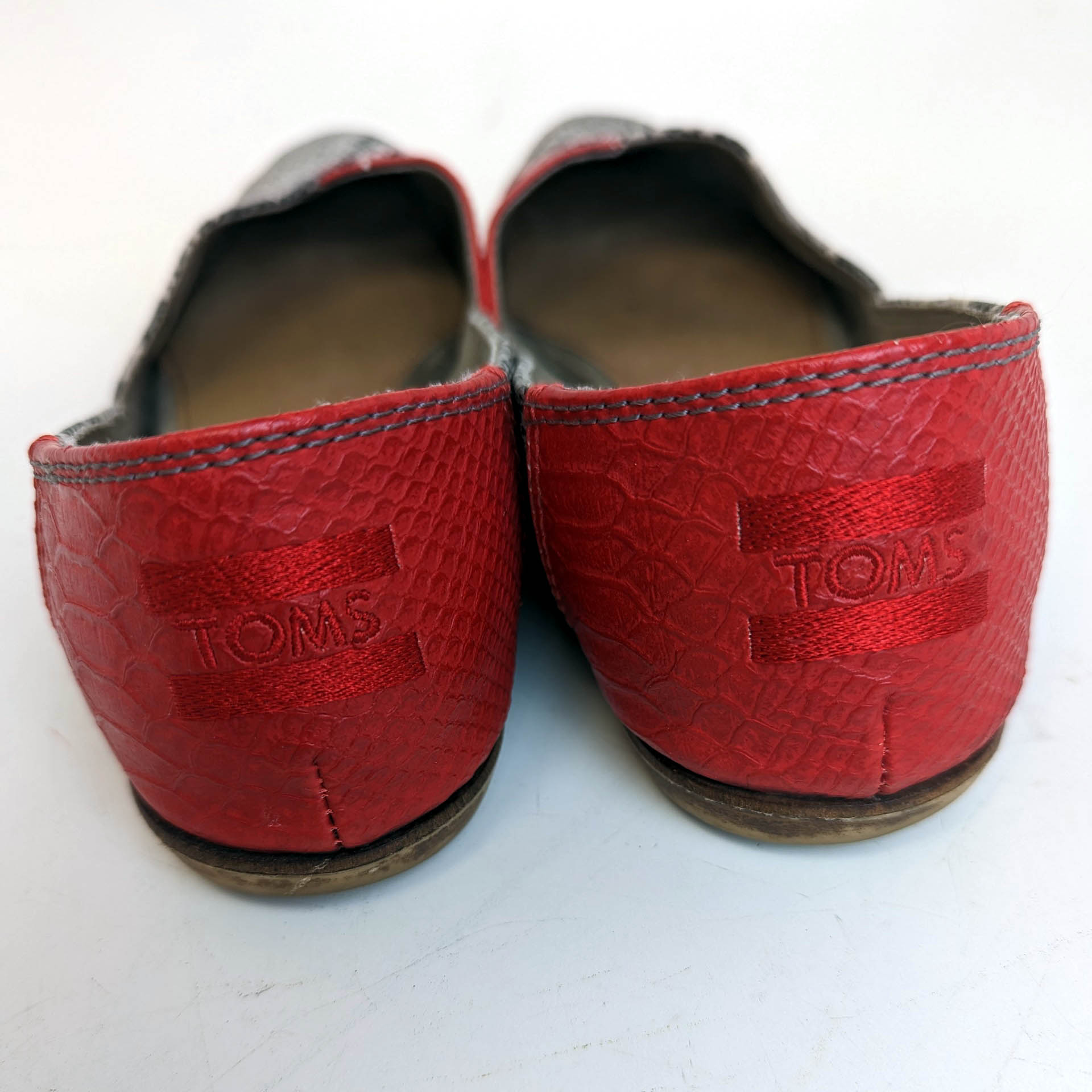 Toms Womens Jutti Ballet Flat Shoes Red Snakeskin Pointed Toe Size 5.5