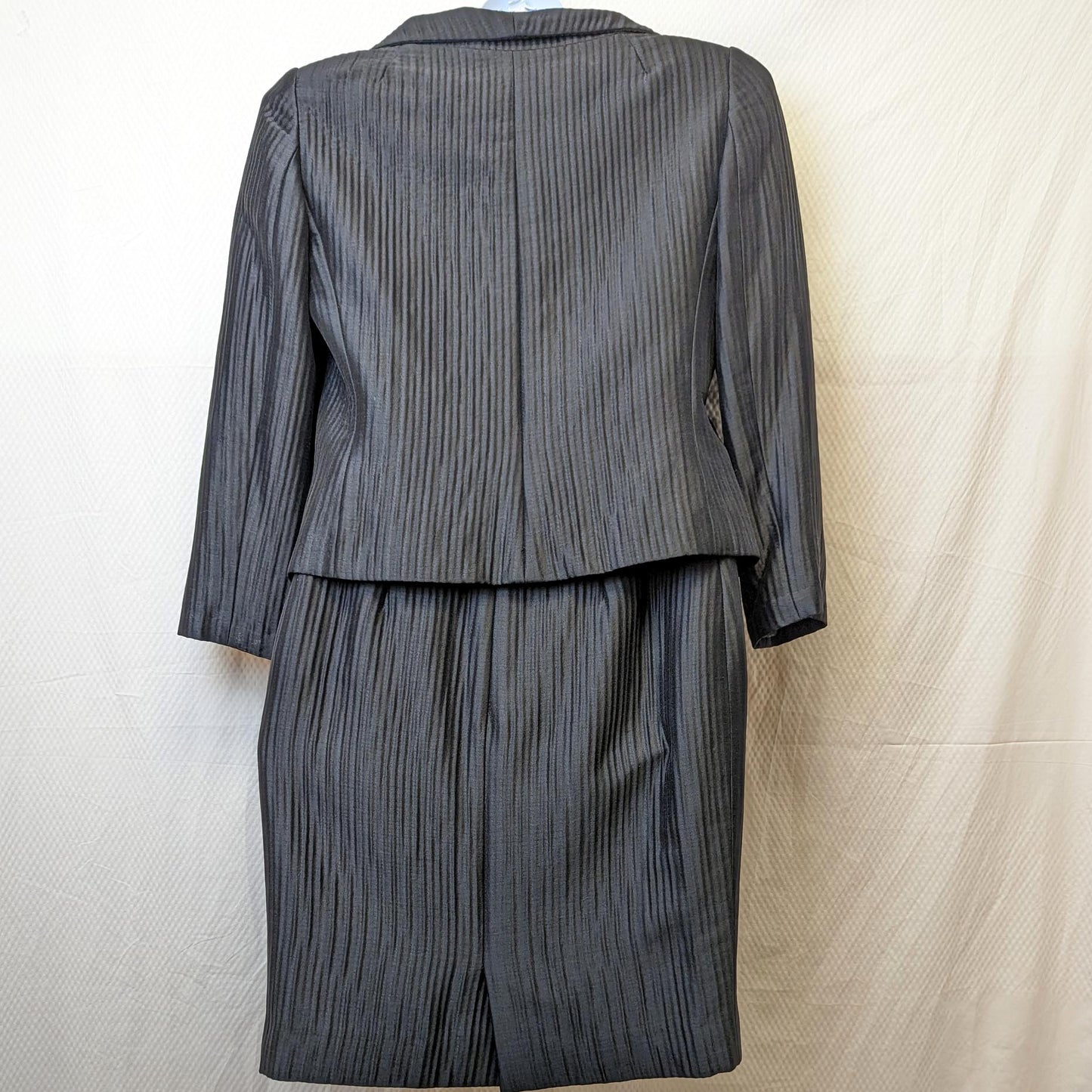 Guy Laroche Paris Collection 2-Piece Silk Skirt Suit Blazer Jacket Sz 6